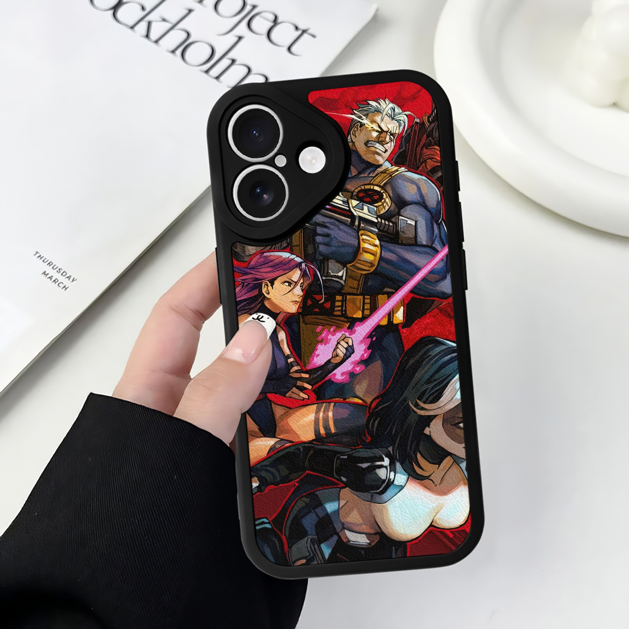 （画像用） Deadpool デッドプール 【iPhone 16シリーズ対応】シリコンスマホケース（レザー調） 材質：シリコン